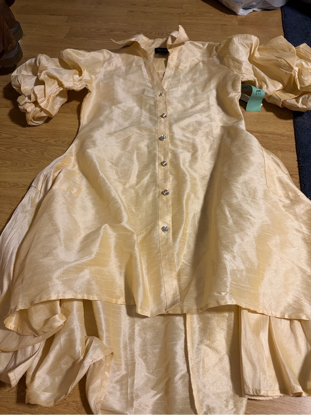 NWT Cream High-Low textured shirt Dress with ornate Button Front- GORG!! LP